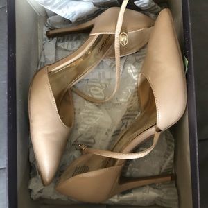New Jennifer Lopez Sole Pump Heels Beige